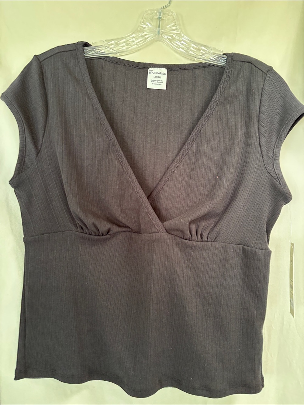 Women’s Black L large Cap Sleeve V-Neck Top